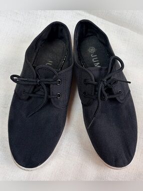 Black Canvas Lace Up women’s Sneakers. Casual,walking.Size 8.